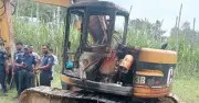 গুইমারায় খাল খননের এক্সক্যাভেটর পুড়িয়ে দিল দুর্বৃত্তরা