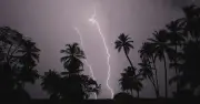 ১১ অঞ্চলে কালবৈশাখী ঝড়ের পূর্বাভাস, রাতে ৬০ কিমি বেগে বৃষ্টি