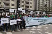 অগ্রিম আয়কর প্রত্যাহারের দাবিতে মোটরসাইকেল ব্যবহারকারীদের মানববন্ধন