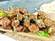 আনারস ও নারকেল রায়তার সাথে বিফ টিকা