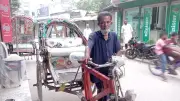 ৪০ বছর রিকশা চালিয়ে হুমায়ুনের সংসার চলে না ডাল-ভাত জোটে না