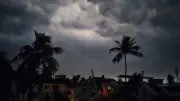 সন্ধ্যার মধ্যে ৮ অঞ্চলে ঝড়ের আভাস, নদীবন্দরে সতর্কতা