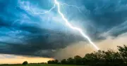 বজ্রপাতের ঝুঁকি: কৃষকদের সতর্ক থাকার আহ্বান
