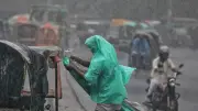 রাজধানীসহ দেশের বিভিন্ন স্থানে ভারী বৃষ্টি, ভোগান্তি ও স্বস্তি দুই-ই