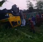 কালিহাতীতে রডবোঝাই ট্রাক উল্টে ১৫ জন নিহত