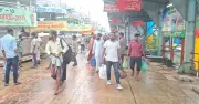 ঈদুল আজহায় সদরঘাটে যাত্রী চাপ কম, বৈরী আবহাওয়ার প্রভাব