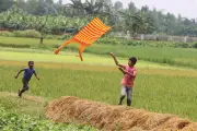 বাংলাদেশের বিভিন্ন স্থানে ঈদ ও গ্রীষ্মের নানা দৃশ্য