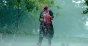 বৃষ্টিতে ভিজলে মিলতে পারে ১০ উপকার, জানুন বিশেষজ্ঞের মতামত