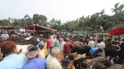 ঈদের শেষ মুহূর্তে পশুর হাটে ক্রেতা-বিক্রেতার ভিড়