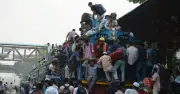 ময়মনসিংহে ট্রেনের ছাদ থেকে পড়ে যুবকের মৃত্যু