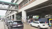 মেট্রোরেল স্টেশনের নিচে বসা পশুর হাট সরিয়ে দিয়েছে পুলিশ