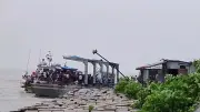 ভোলার মেঘনায় ঝড়ে সি-ট্রাকে আটকা পাঁচ শতাধিক যাত্রী, শেষ পর্যন্ত নিরাপদে তীরে
