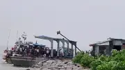 পাঁচ শতাধিক যাত্রী নিয়ে মাঝ নদীতে মহাবিপদ, তীরে ফিরেই সিজদা