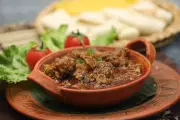 গলায় হাড় আটকালে করণীয়: বিশেষজ্ঞের পরামর্শ