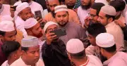 ঈদুল আজহার নামাজ আদায় করলেন নাহিদ ইসলাম
