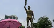 মেসির ৭০ ফুট ভাস্কর্য নিরাপত্তা ঝুঁকিতে, সরানোর নির্দেশ