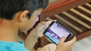 ঢাকায় শিশুদের ডিভাইস আসক্তি: প্রতিদিন ৫ ঘণ্টা পর্দায়, উদ্বেগজনক স্বাস্থ্যঝুঁকি