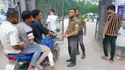 ঈদের ছুটিতে ফাঁকা ক্যাম্পাসে নিরাপত্তা দিচ্ছে আনসার সদস্যরা
