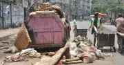 ঈদের পরদিনও রাজধানীতে কোরবানির বর্জ্য, দুর্গন্ধে নাকফুলে অবস্থা