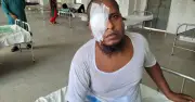 মাগরিবের নামাজে গান বাজাতে নিষেধ করায় মাদ্রাসা শিক্ষকের চোখ উপড়ে ফেলার অভিযোগ
