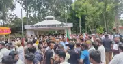 রাঙ্গুনিয়ায় জিয়াউর রহমানের প্রথম সমাধিতে নেতাকর্মীদের ঢল