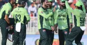 মিনহাসের অভিষেকে পাকিস্তানের জয়