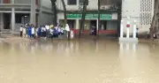 স্কুল মাঠে জলাবদ্ধতায় শিক্ষার্থীদের দুর্ভোগ, দ্রুত সমাধানের দাবি