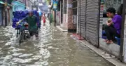 রাজধানীতে ভারী বর্ষণে জলাবদ্ধতা, দুর্ভোগ কমেছে ছুটির কারণে
