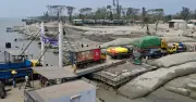 প্রতিকূল আবহাওয়ায় হাতিয়ায় ফেরি চলাচল বন্ধ, চরম ভোগান্তি