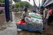 ছয় বিভাগে ভারী বৃষ্টির সম্ভাবনা, বাড়তে পারে সোমবার