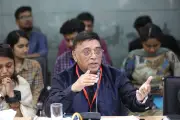 সন্তানের মনের সংকটে বাবা-মায়ের ভূমিকা গুরুত্বপূর্ণ