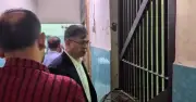 স্বরাষ্ট্রমন্ত্রীর আকস্মিক থানা পরিদর্শন, দালালমুক্ত করার নির্দেশ