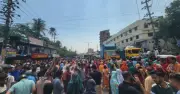 আজিম গ্রুপের শ্রমিকদের সড়ক অবরোধ, বকেয়া বেতন দাবি