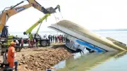 বার্গি বাঁধে নৌকাডুবি: মা-ছেলের মরদেহ আঁকড়ে ধরা অবস্থায় উদ্ধার