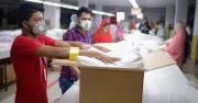এপ্রিলে রপ্তানি বেড়েছে ৩৩%, ১০ মাসে পিছিয়ে