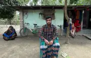 দালালের নির্যাতনে জর্জরিত হয়ে ৮ মাস পর বাড়ি ফিরল তরুণ সাকিব
