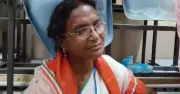 ভোট জয়ের পর আবেগে ভেঙে পড়লেন ধর্ষিত চিকিৎসকের মা