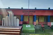 কাঁচা আম পেড়ে খাওয়ায় তিন শিক্ষার্থীকে বেত্রাঘাত, গলায় জুতার মালা