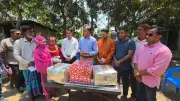 প্রধানমন্ত্রীর পক্ষে বোয়ালমারীর ইউএনও পিটুনিতে নিহত ট্রাকচালকের শিশুকন্যাকে সহায়তা দিলেন
