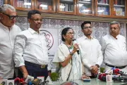 মমতার অভিযোগ নির্বাচন লুট হয়েছে, পদত্যাগ করবেন না