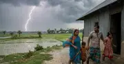 বাংলাদেশে বজ্রপাত থেকে বাঁচতে ‘৩০-৩০’ নিয়ম মেনে চলার পরামর্শ