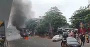 ফার্মগেটে চলন্ত প্রাইভেটকারে আগুন, হতাহত নেই