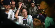 মমতার জেদ: গণতন্ত্রের পাঠ ভুলে ক্ষমতা আঁকড়ে থাকার অপচেষ্টা