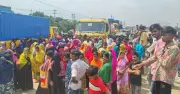 নারায়ণগঞ্জে বেতন বকেয়া: ঢাকা-সিলেট মহাসড়ক অবরোধ, পরে সমাধান