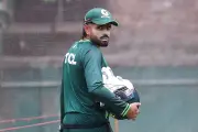 বাবর আজম চোটে প্রথম টেস্ট থেকে ছিটকে গেলেন