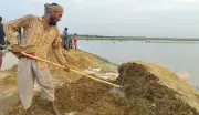 হাওরে বন্যায় কৃষকের সর্বস্বান্ত, ঋণের বোঝা মাথায়