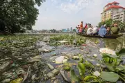 গুলশান লেকে বর্জ্যে দূষিত পরিবেশ, জনস্বাস্থ্যে ঝুঁকি