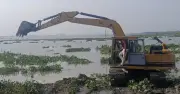 গজারিয়ায় নদী থেকে বালু উত্তোলন, আশ্রয়ণ প্রকল্পের ২৮ ঘর ঝুঁকিতে