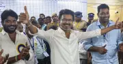 তামিলনাড়ুতে সরকার গঠনের পথে বিজয়, রাজ্যপালের সঙ্গে তৃতীয় সাক্ষাৎ