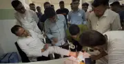 সুনামগঞ্জে দুই গ্রামবাসীর সংঘর্ষ থামাতে গিয়ে এমপি কামরুজ্জামান আহত